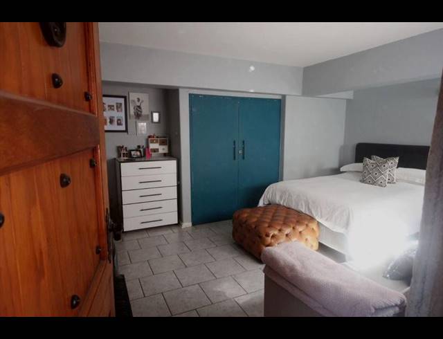 1 BEDROOM APARTMENT FOR SALE IN KEMPTON PARK